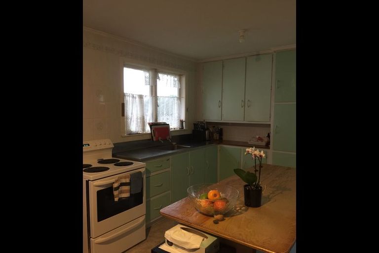 Photo of property in 34 Kirrie Avenue, Te Atatu South, Auckland, 0610