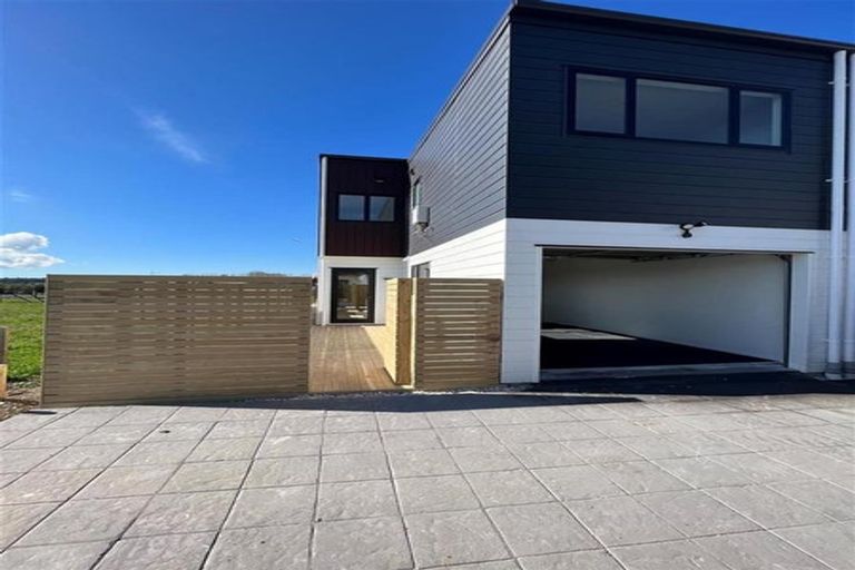 Photo of property in 1 Aramata Road, Papakura, 2110