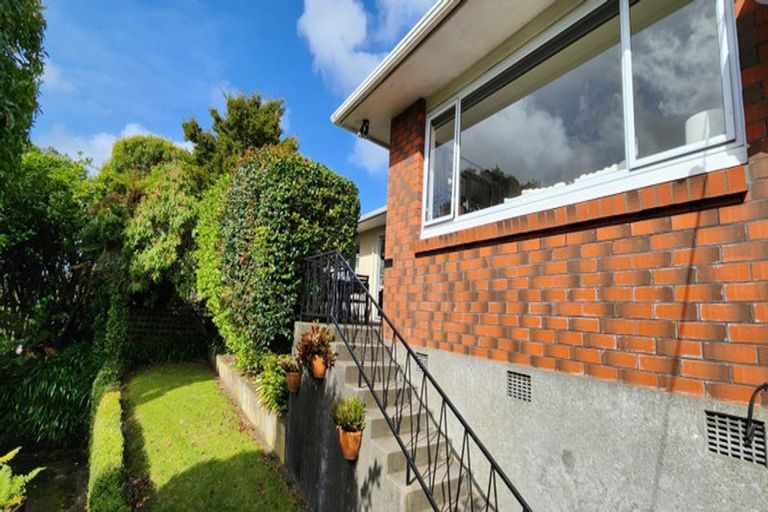 Photo of property in 10 Beaumont Crescent, Frankleigh Park, New Plymouth, 4310