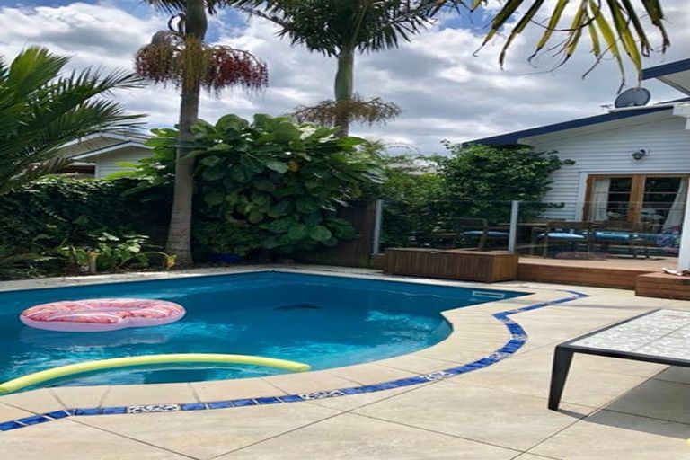 Photo of property in 28 Chatham Street, Waihola, Milton, 9073