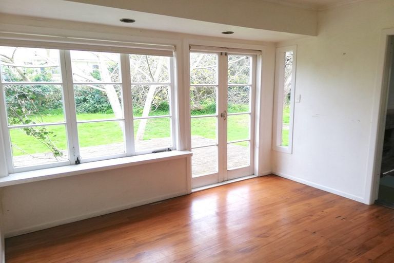 Photo of property in 22 Lowtherhurst Road, Massey, Auckland, 0614