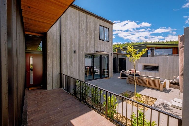 Photo of property in 5 Diamond Lane, Wanaka, 9305