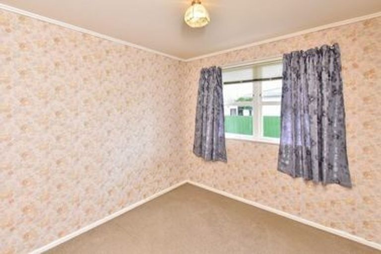 Photo of property in 70 Cargill Street, Papakura, 2110