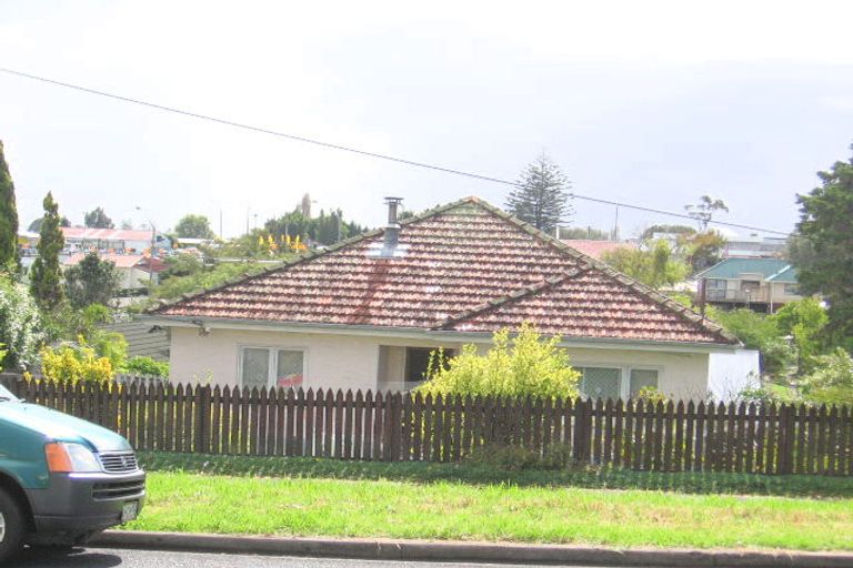 Photo of property in 2/18 Evans Road, Glen Eden, Auckland, 0602