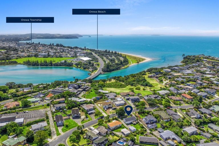 Photo of property in 9 Amorino Drive, Red Beach, 0932