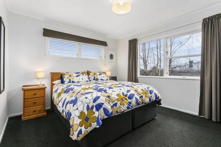 Photo of property in 5 Tauhara Street, Green Bay, Auckland, 0604