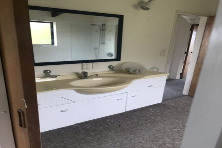 Photo of property in 17 Shastri Terrace, Khandallah, Wellington, 6035