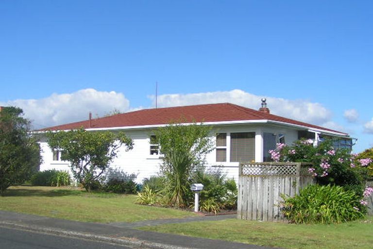 Photo of property in 1/10 Raines Avenue, Forrest Hill, Auckland, 0620