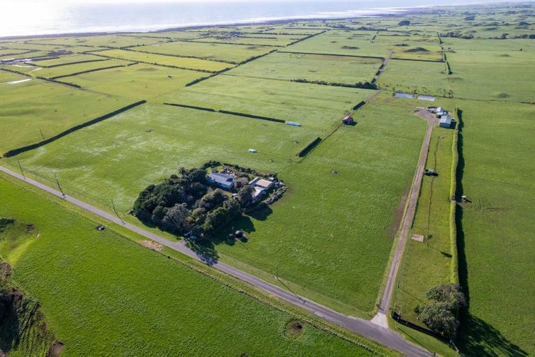 Photo of property in 306 Pungarehu Road, Pungarehu, 4685