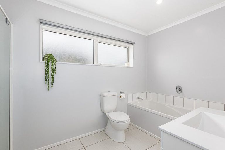 Photo of property in 184 Mark Avenue, Grenada Village, Wellington, 6037