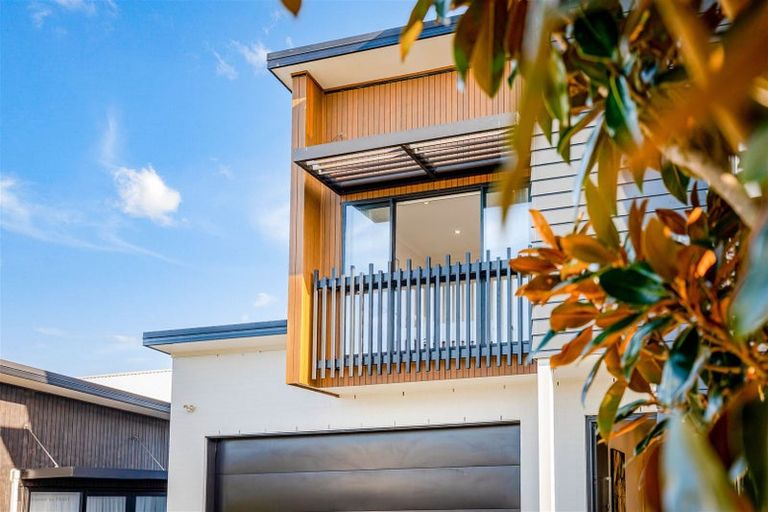 Photo of property in 6 Sacred Kingfisher Road, Hobsonville, Auckland, 0616