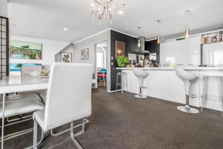 Photo of property in 72 Devonport Road, Tauranga, 3110