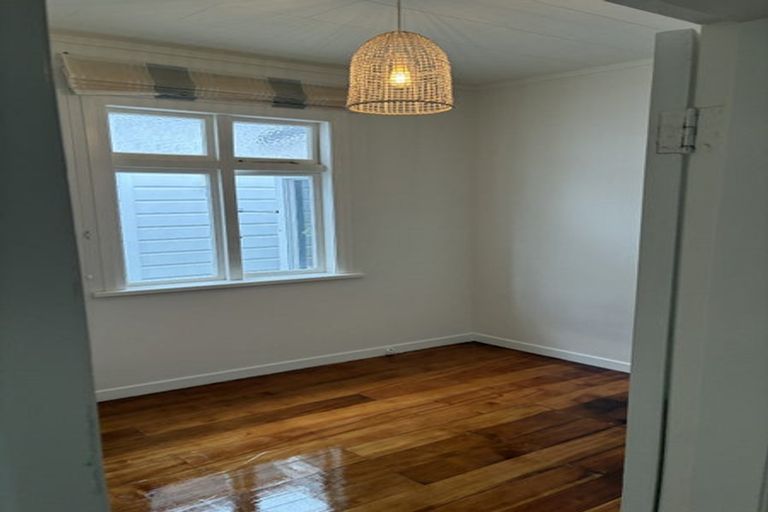 Photo of property in 71 Queens Drive, Lyall Bay, Wellington, 6022