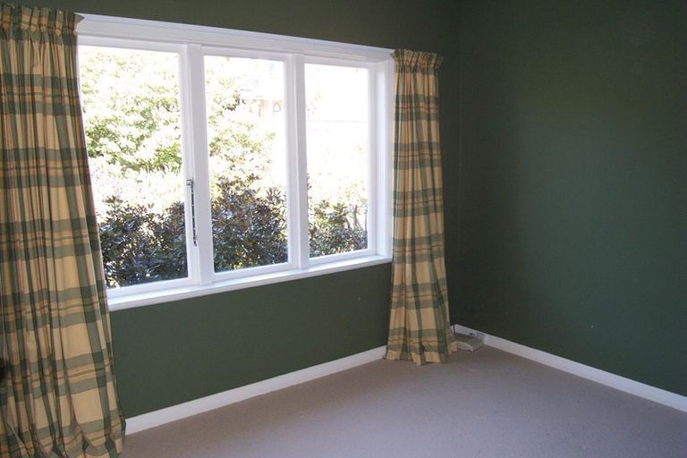 Photo of property in 17 Randwick Road, Northland, Wellington, 6012