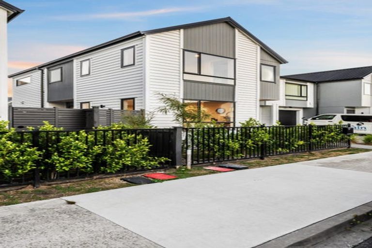 Photo of property in 10 Babos Avenue, Kumeu, 0810