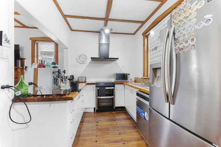 Photo of property in 5 Huatoki Street, Vogeltown, New Plymouth, 4310