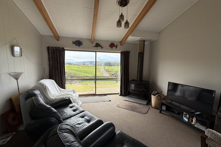 Photo of property in 112 Waikawa Curio Bay Road, Waikawa, Tokanui, 9884
