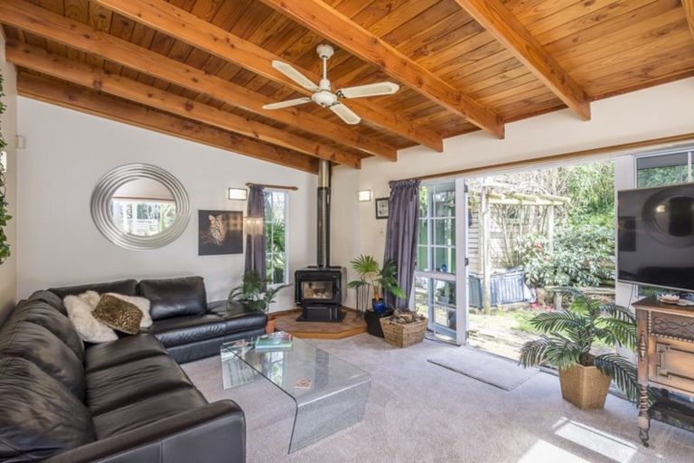 Photo of property in 21 Puriri Road, Waikanae, 5036