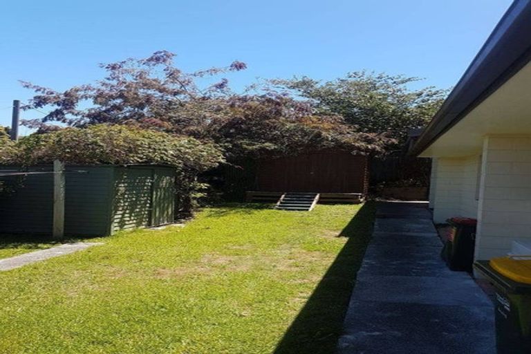 Photo of property in 547 Glenfield Road, Glenfield, Auckland, 0629