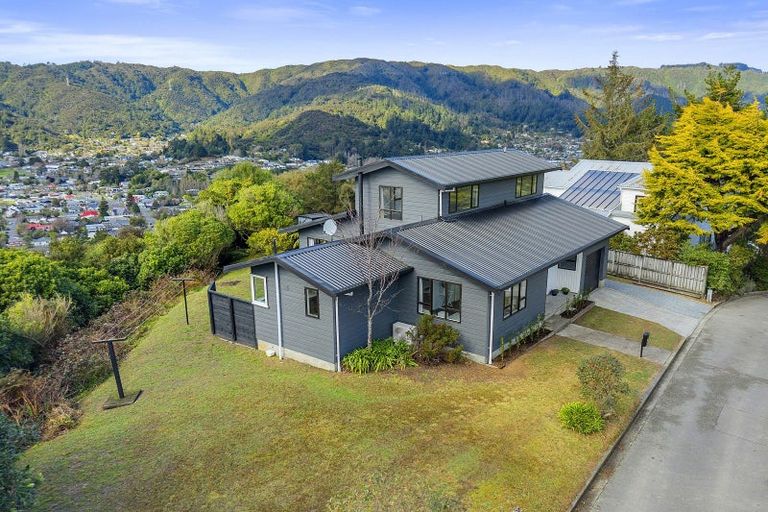 Photo of property in 201 Holborn Drive, Stokes Valley, Lower Hutt, 5019