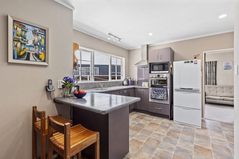 Photo of property in 6 Balliol Drive, Tawa, Wellington, 5028