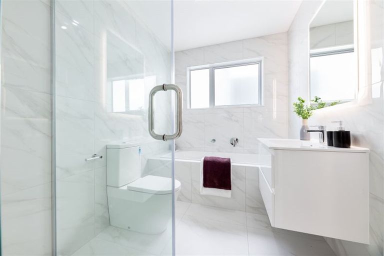 Photo of property in 3d Kingdale Road, Henderson, Auckland, 0610