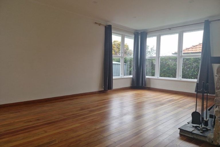 Photo of property in 54 Lismore Street, Merrilands, New Plymouth, 4312