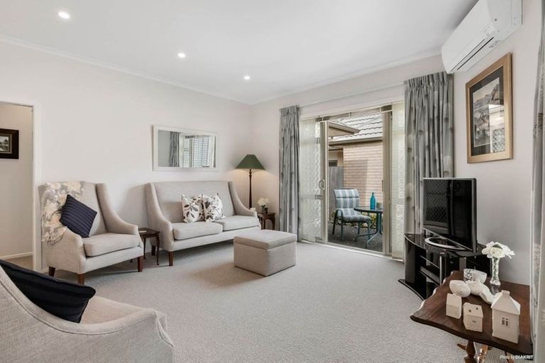 Photo of property in 27 Riverstone Road, Te Atatu Peninsula, Auckland, 0610