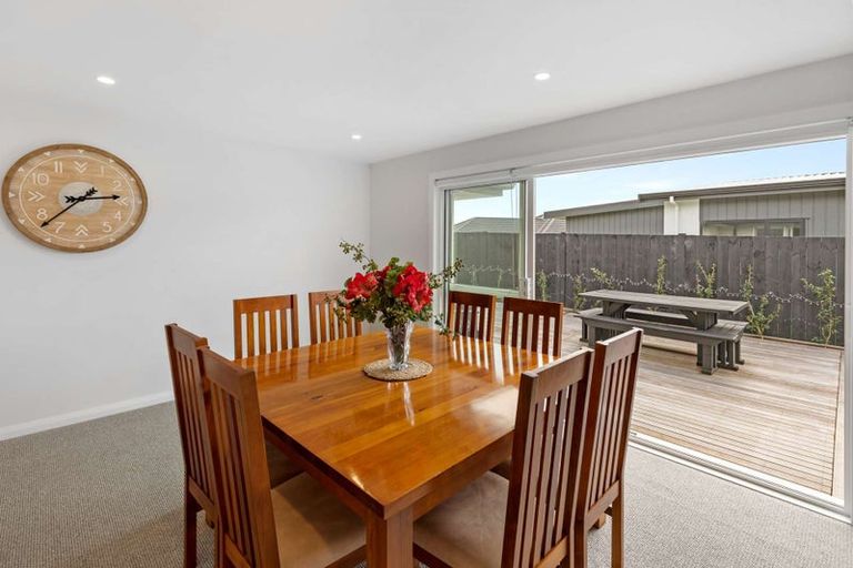 Photo of property in 1 Corsica Court, Fitzherbert, Palmerston North, 4410