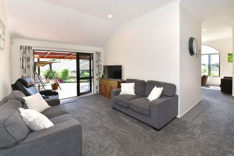 Photo of property in 4 Grovenor Drive, Orewa, 0931