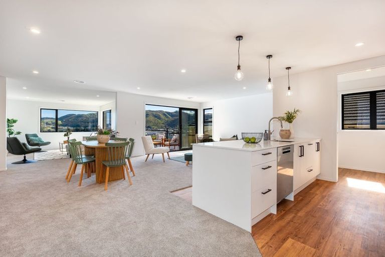 Photo of property in 26 Te Hoiere Street, Aotea, Porirua, 5024