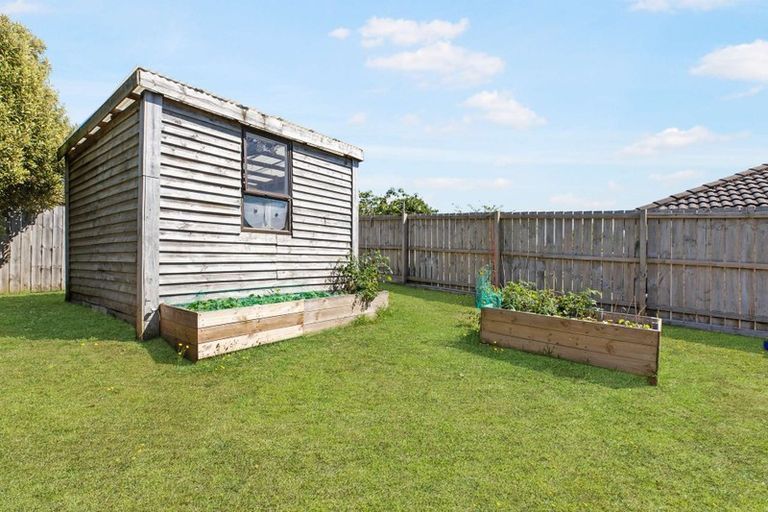 Photo of property in 20 Mandalay Place, Waiuku, 2123