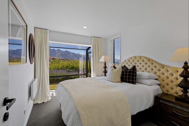 Photo of property in 5 Sunrise Lane, Queenstown, 9300