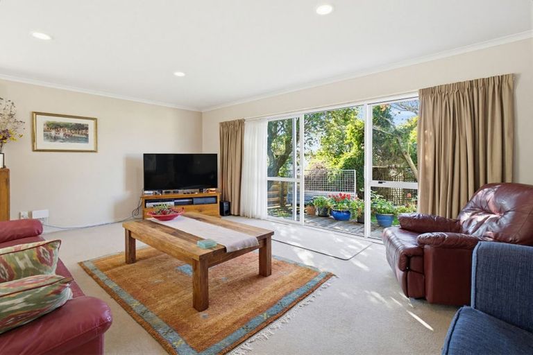 Photo of property in 14 Escort Grove, Awapuni, Palmerston North, 4412