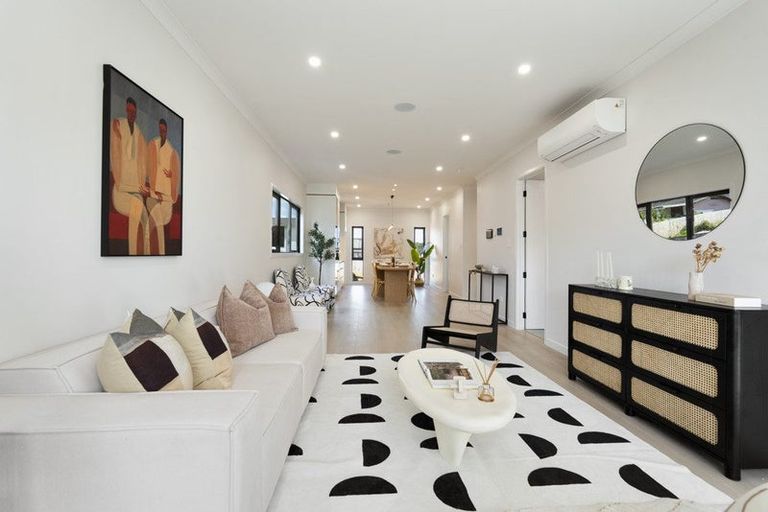 Photo of property in 69d Chivalry Road, Glenfield, Auckland, 0629