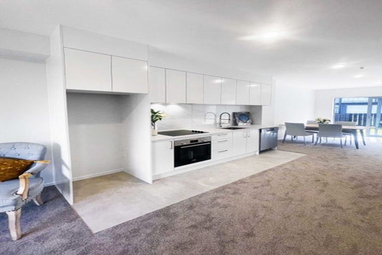 Photo of property in 53d Edmonton Road, Henderson, Auckland, 0612