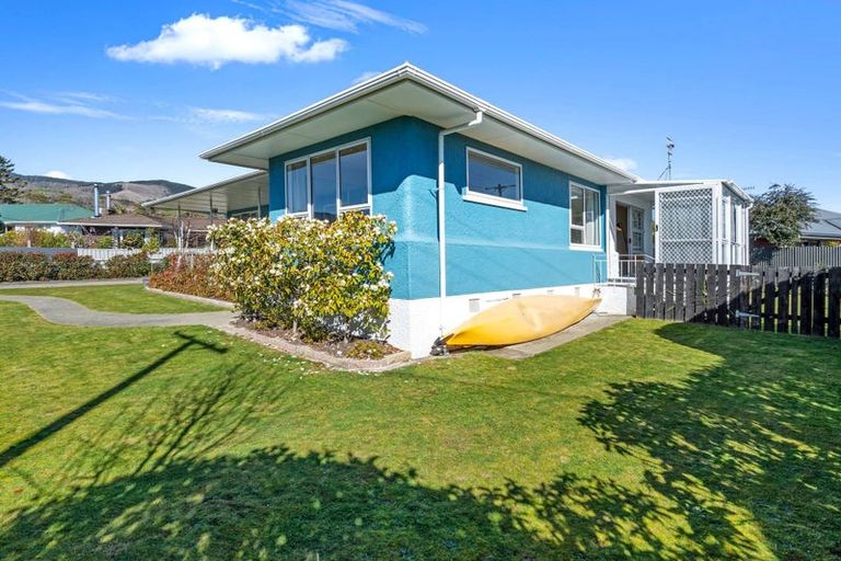 Photo of property in 8 Lemari Avenue, Stoke, Nelson, 7011