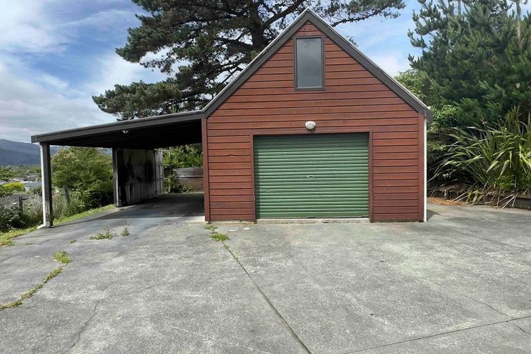 Photo of property in 3 Hastings Grove, Wainuiomata, Lower Hutt, 5014