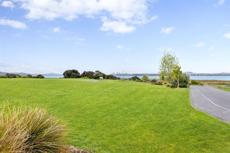 Photo of property in 2a Rixon Place, Te Atatu Peninsula, Auckland, 0610