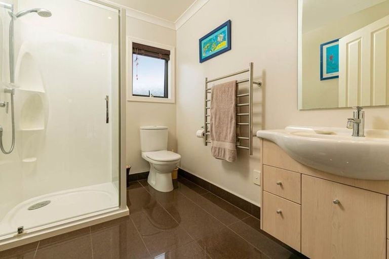 Photo of property in 13 Dressage Lane, Greenhithe, Auckland, 0632