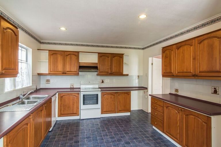 Photo of property in 111 Seaview Road, Paraparaumu Beach, Paraparaumu, 5032