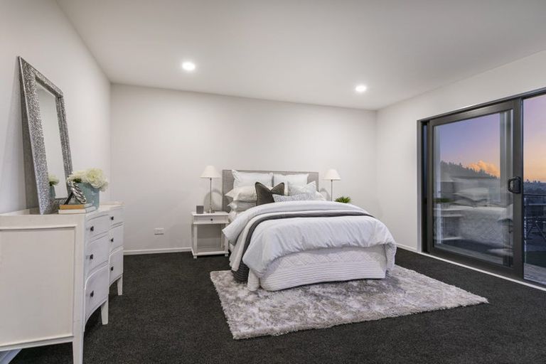 Photo of property in 2 Paparahi Place, Wainui, 0992