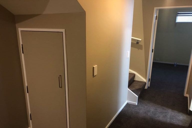 Photo of property in Victoria Villas, 50/35u Pirie Street, Mount Victoria, Wellington, 6011