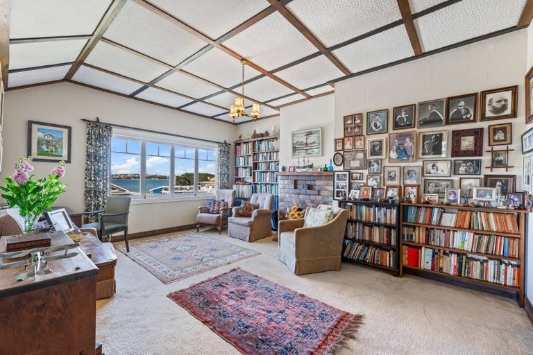 Photo of property in 3 Cambridge Terrace, Devonport, Auckland, 0624