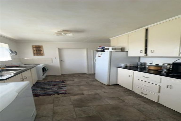 Photo of property in 26 Sunvue Road, Glen Eden, Auckland, 0602