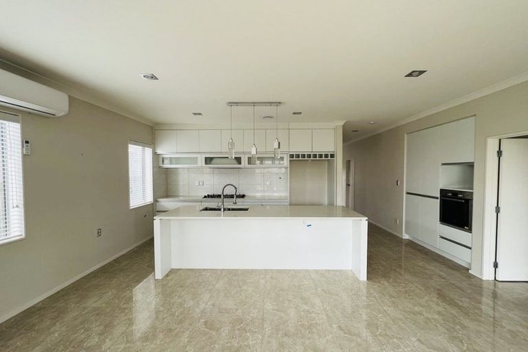 Photo of property in 16 Kira Road, Flat Bush, Auckland, 2016