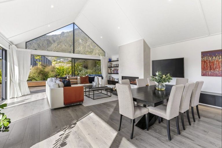 Photo of property in 10a Kinross Lane, Jacks Point, Queenstown, 9371
