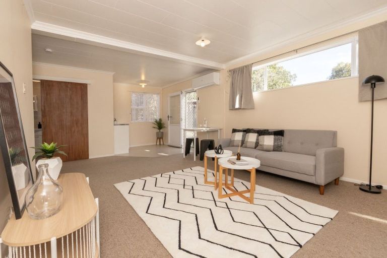 Photo of property in 1 Guernsey Place, Fitzherbert, Palmerston North, 4410