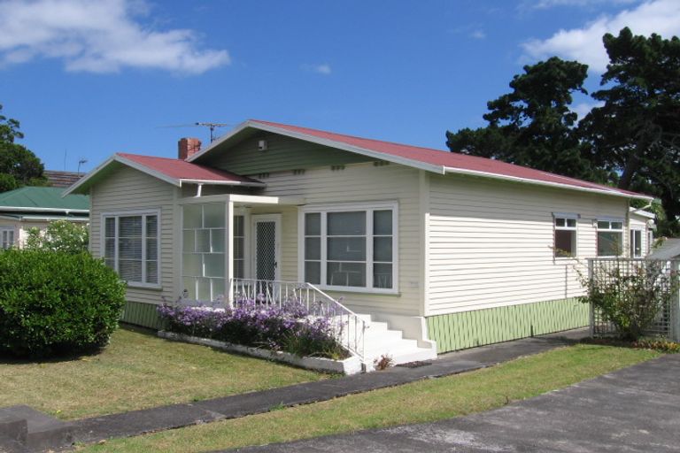 Photo of property in 38 Rata Street, New Lynn, Auckland, 0600