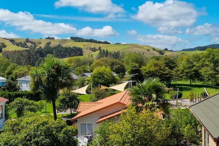 Photo of property in 9 Empressa Heights, Helensville, 0800